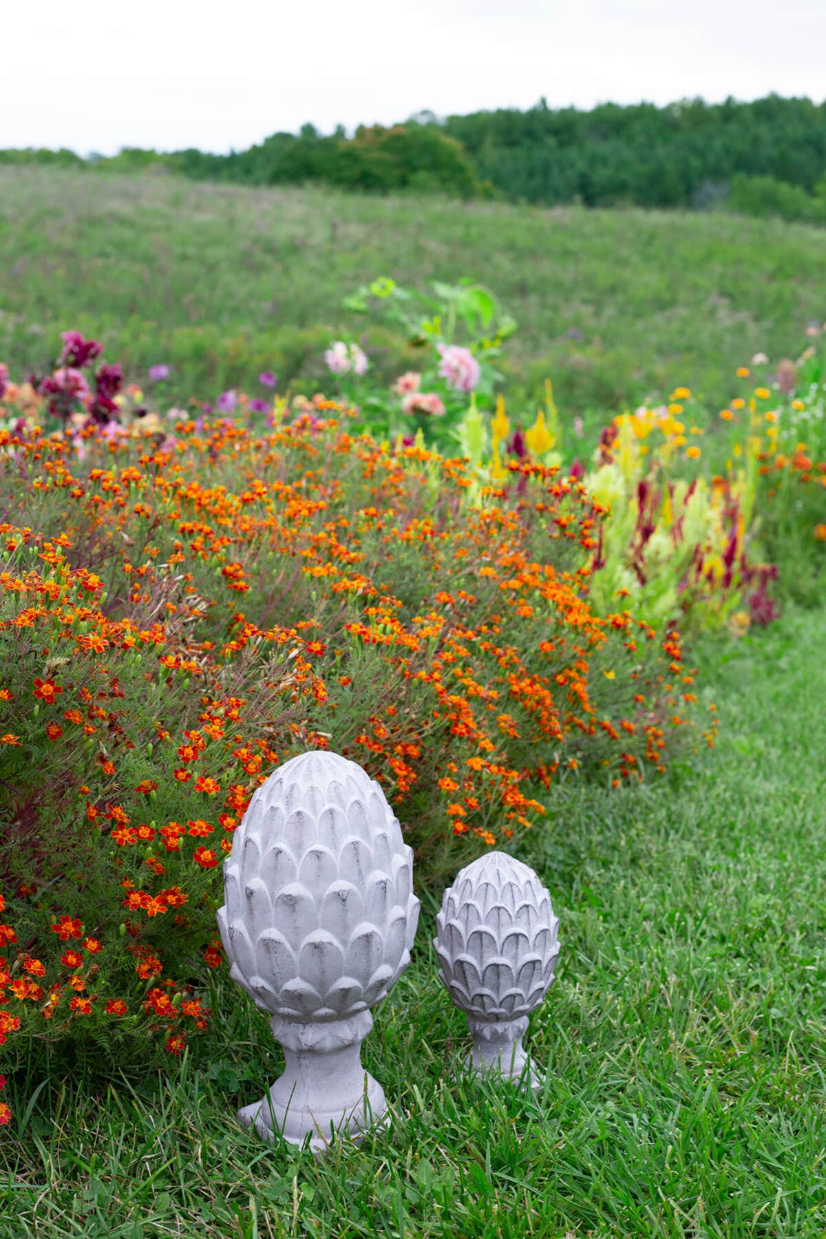 CEMENT ARTICHOKE WITH SQUARE BASE - SMALL