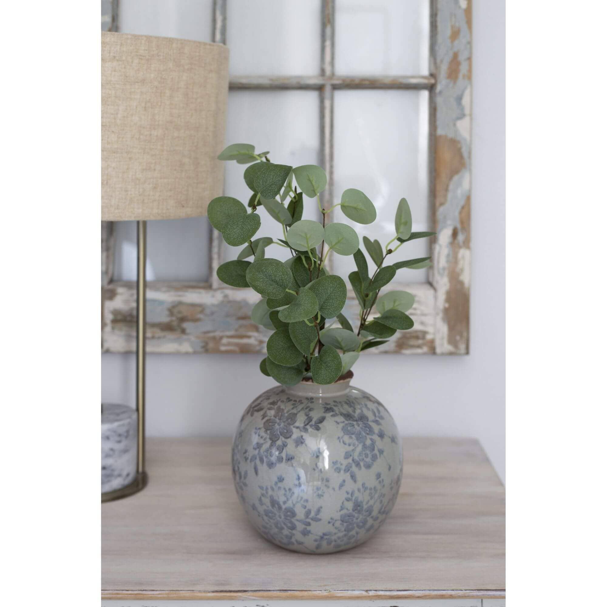 ROUND VASE WITH BLUE FLORAL PATTERN