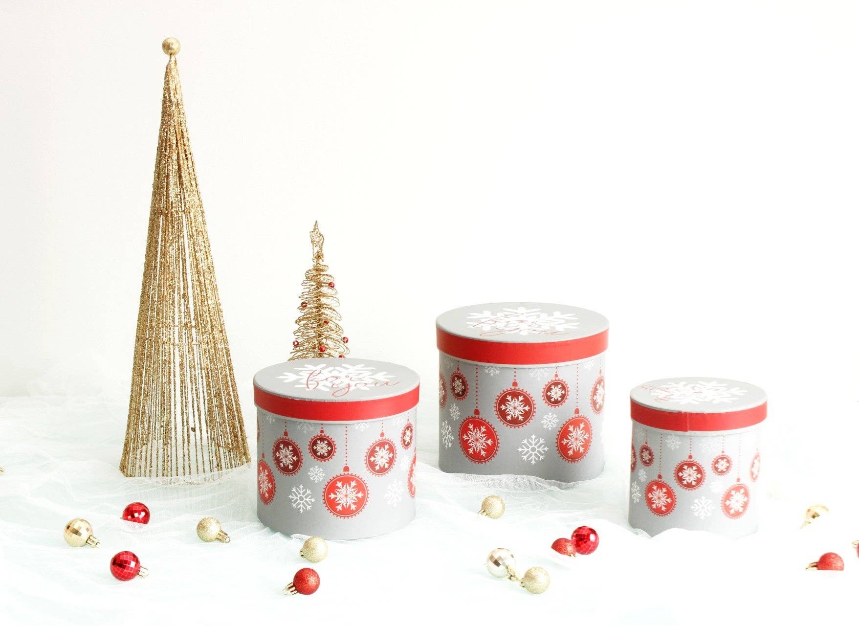 Holiday Round Hat Flower Box: Red & White Snowflakes / Medium