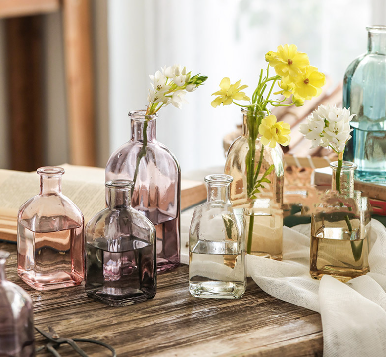 Colorful Bud Vase Set, Small Vases for Centerpieces Set of 2: Clear