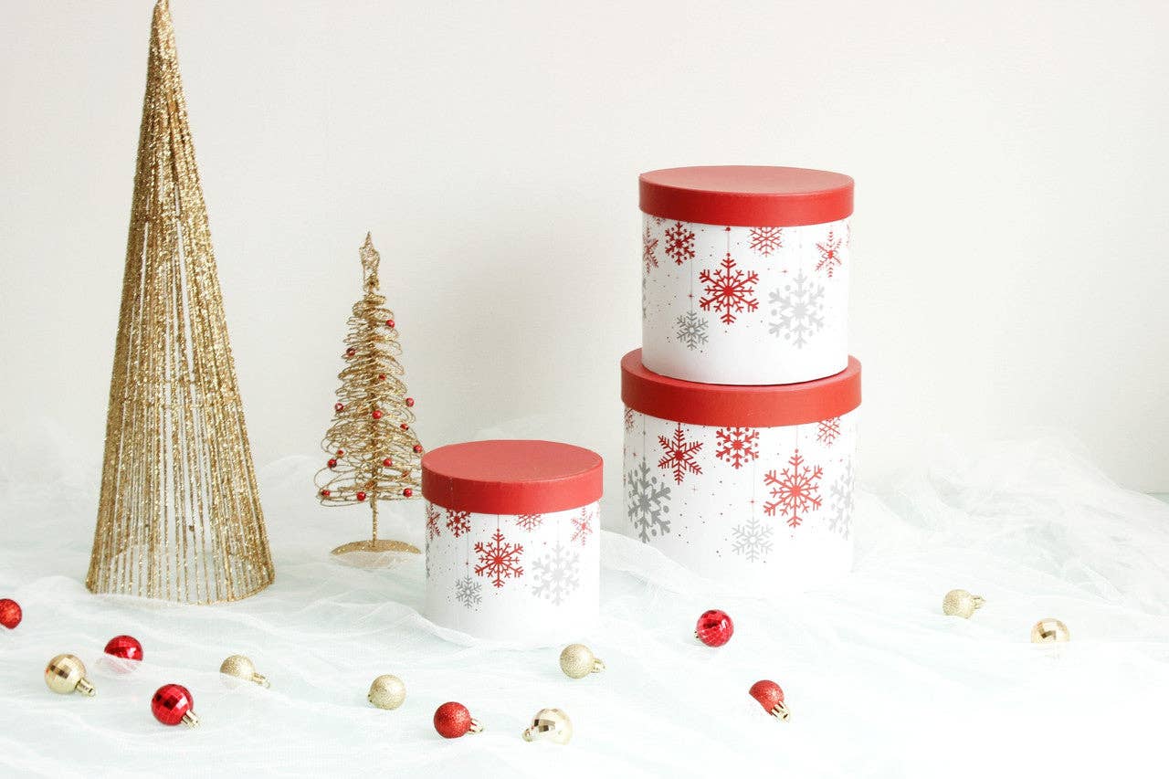 Holiday Round Hat Flower Box: Red & White Snowflakes / Medium