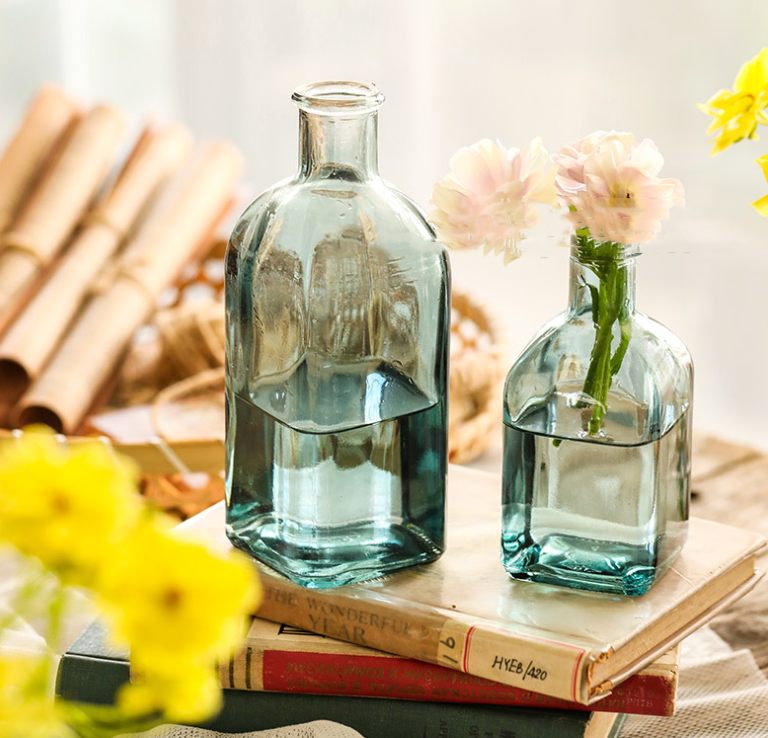 Colorful Bud Vase Set, Small Vases for Centerpieces Set of 2: Clear