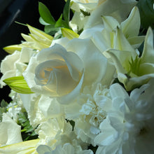 white-green-designers-choice-arrangment